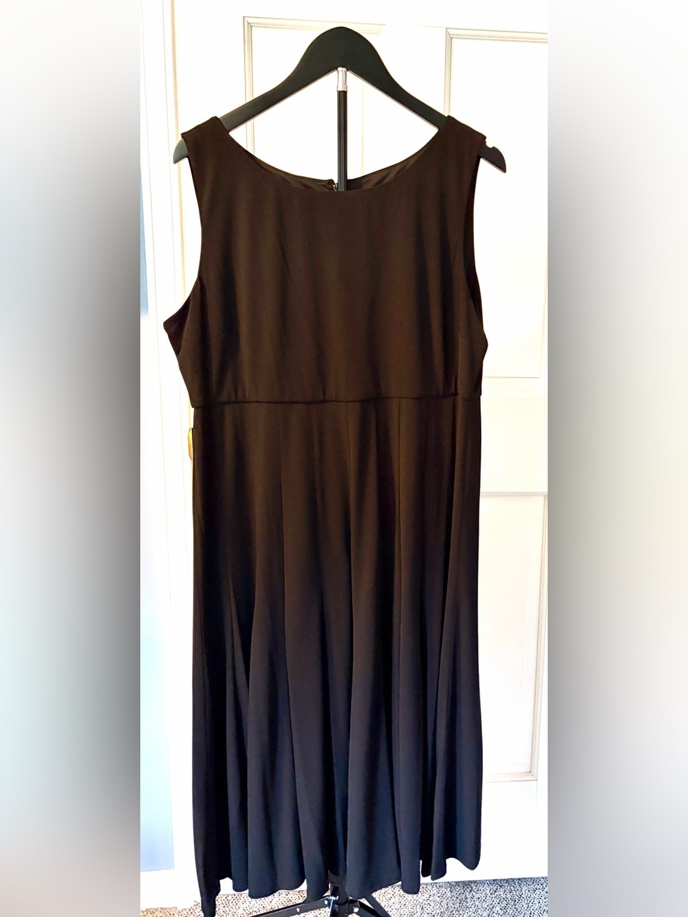 Jessica Howard Little Black Dress- Sleeveless Midi Dress